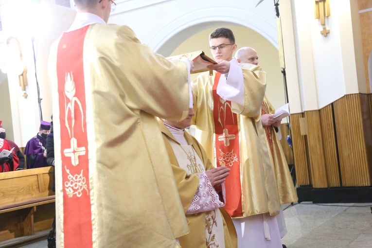 Święcenia biskupie ks. Artura Ważnego