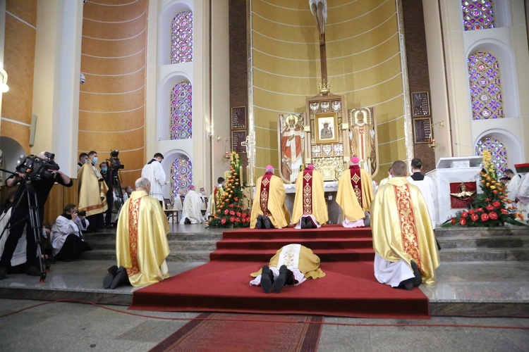 Święcenia biskupie ks. Artura Ważnego