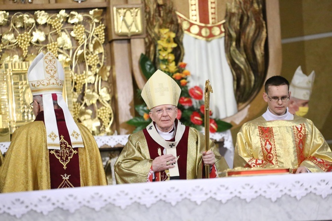 Święcenia biskupie ks. Artura Ważnego