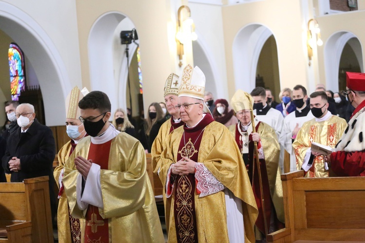 Święcenia biskupie ks. Artura Ważnego