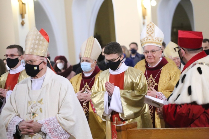 Święcenia biskupie ks. Artura Ważnego