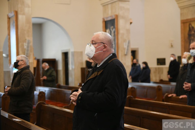 Gorzów Wlkp. Modlitwa biskupa z Bractwem św. Józefa