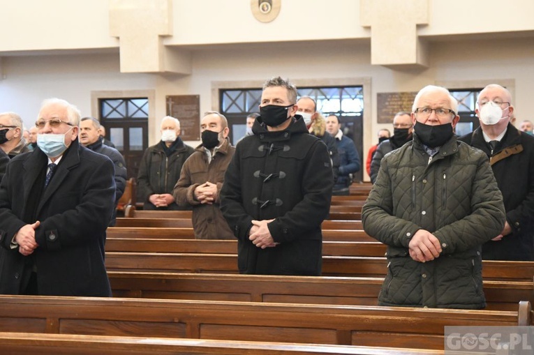 Gorzów Wlkp. Modlitwa biskupa z Bractwem św. Józefa