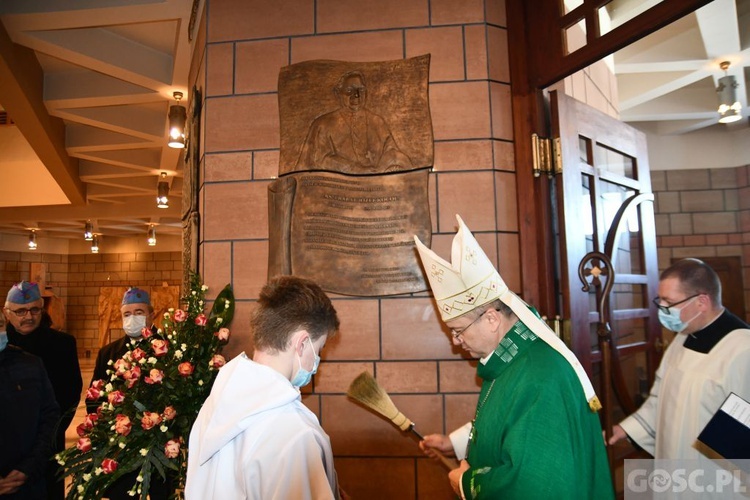 Odsłonięcie pamiątkowej tablicy poświęconej śp. ks. Józefowi Kocołowi