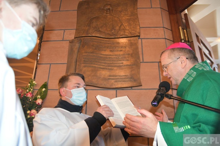 Odsłonięcie pamiątkowej tablicy poświęconej śp. ks. Józefowi Kocołowi