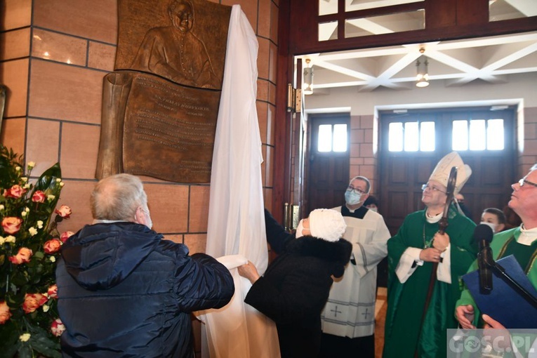 Odsłonięcie pamiątkowej tablicy poświęconej śp. ks. Józefowi Kocołowi