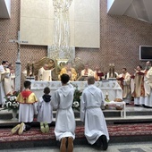 Jubileuszowa Eucharystia w parafii Trójcy Przenajświętszej w Stalowej Woli.