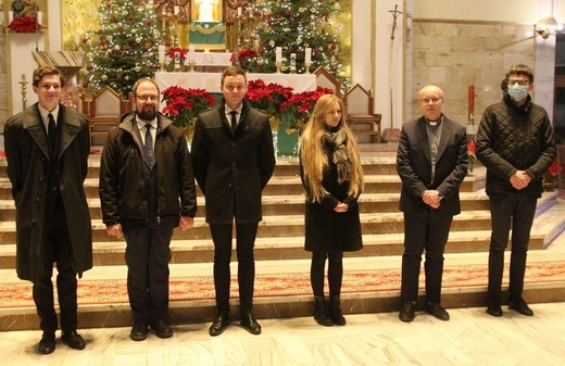 Uczniowie Diecezjalnego Studium Muzyki Kościelnej i ich nauczyciele na Złotych Łanach