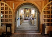 Kiedy apostaci zamykają za sobą drzwi Kościoła, On o nich nie zapomina i od razu rozwiera je szerzej, czekając na ich powrót.