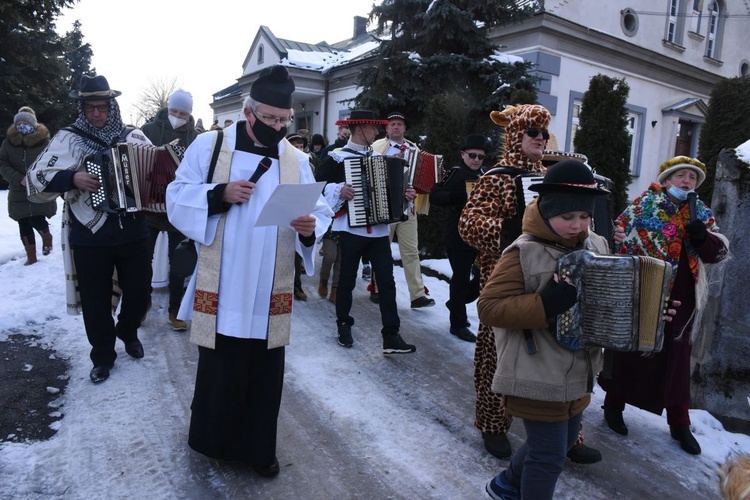 Kolędnicy, akordeoniści i heligoniści w Zakliczynie