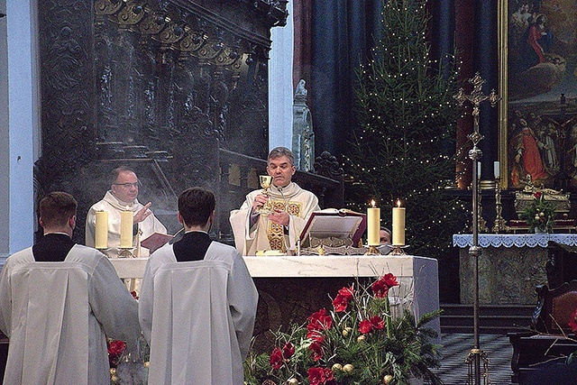 	Liturgii przewodniczył bp Zbigniew Zieliński, biskup pomocniczy archidiecezji gdańskiej.