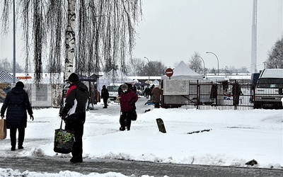 Obiekt stanie obok placu targowego przy ul. Kwiatkowskiego.