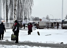 Obiekt stanie obok placu targowego przy ul. Kwiatkowskiego.