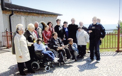 Co roku grupa pielgrzymuje na Górę Igliczną do sanktuarium Matki Boskiej Pocieszenia.