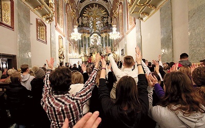 	To czas radosnego trwania na modlitwie. Na zdjęciu zeszłoroczne wydarzenie.