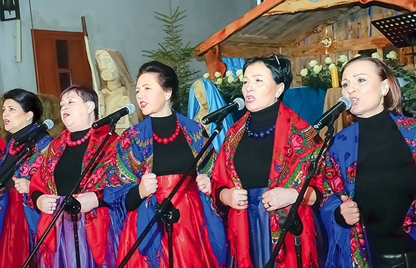 ▲	Jedną z form aktywnego spędzania czasu przez panie były okazjonalne występy.