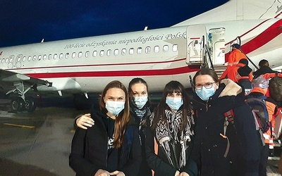 ▲	Z Olsztyna wyruszyły cztery osoby (od lewej): Barbara Dolińska, Edyta Suwor, Paulina Różycka i Emilia Tarabasz.