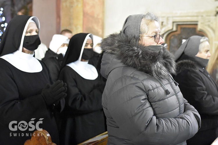 Msza św. i procesja z okazji Dnia Życia Konsekrowanego