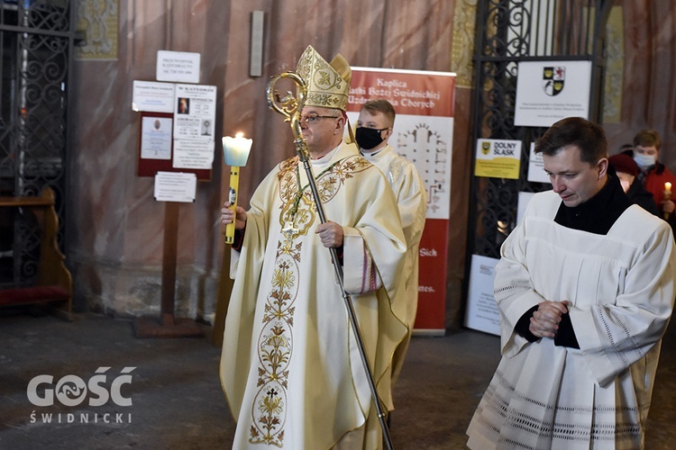 Msza św. i procesja z okazji Dnia Życia Konsekrowanego