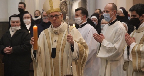 Abp Skworc: Milczenie w czas wrzasku permanentnej kłótni
