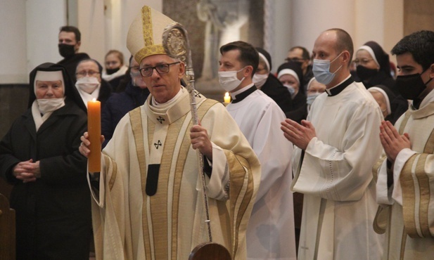 Abp Skworc: potrzebujemy milczenia przenikniętego obecnością adorowanego Boga