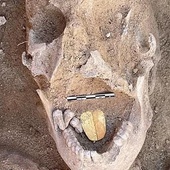 Mumia ze złotym językiem sprzed 2 tysięcy lat - spektakularne odkrycie w Egipcie