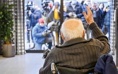 96-letni Jos Hermans jako pierwsza osoba w kraju został zaszczepiony przeciwko koronawirusowi.
28.12.2020 Puurs, Niderlandy