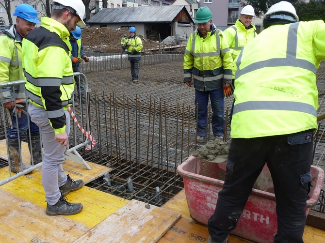 Wmurowanie kamienia węgielnego w fundamenty Domu Słowa