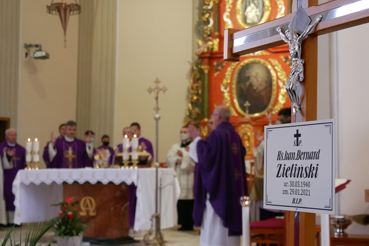 Pogrzeb śp. ks. kan. Bernarda Zielińskiego