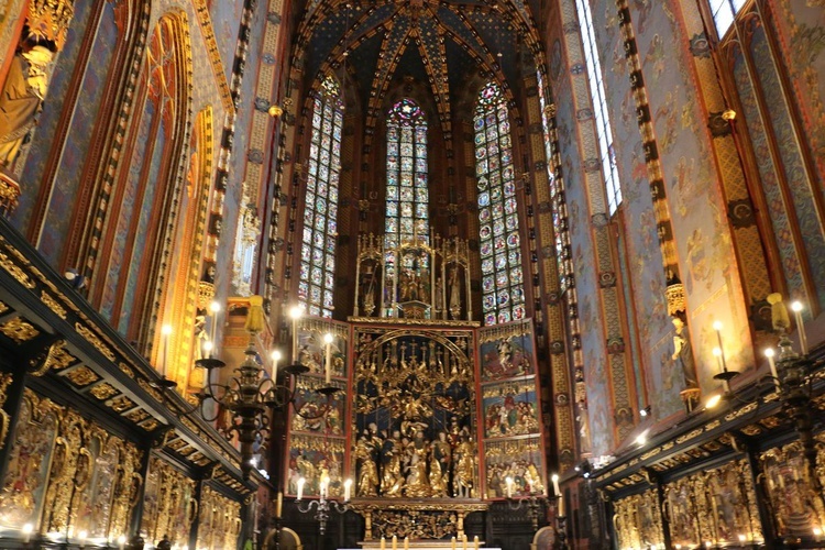 Kraków. Ołtarz Mariacki wypiękniał