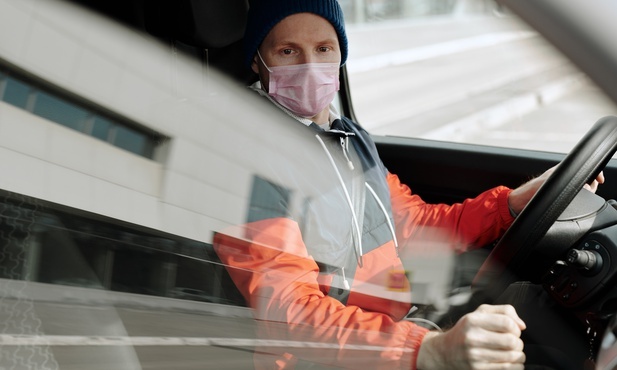 Siemianowice Śląskie. Wolontariusze dowożą seniorów na szczepienie. Każdy chętny może pomóc