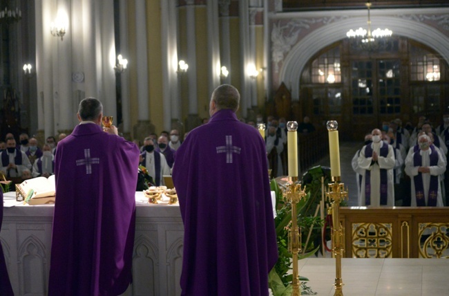 Liturgie żałobne pogrzebu śp. Ks. Edwarda Poniewieskiego