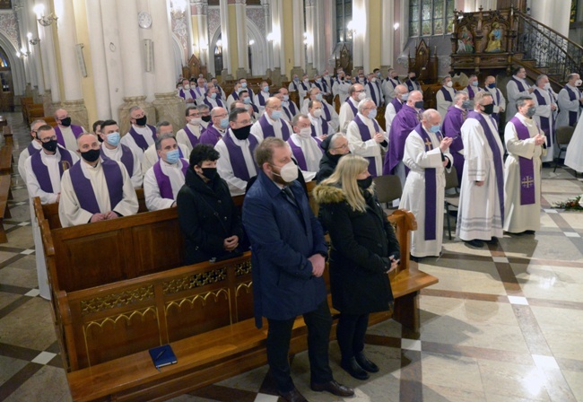 Liturgie żałobne pogrzebu śp. Ks. Edwarda Poniewieskiego