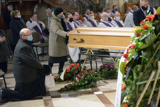 Liturgie żałobne pogrzebu śp. Ks. Edwarda Poniewieskiego