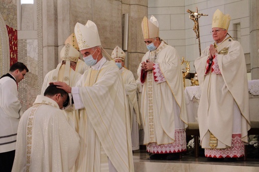 Sakra bp. Roberta Chrząszcza