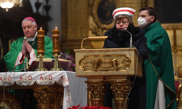 Bp Kamiński: choroba, cierpienie, pandemia - to konkretny człowiek, któremu trzeba służyć