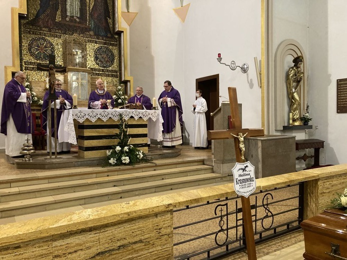Pogrzeb Haliny Krasnowskiej, mamy proboszcza parafii Świętej Rodziny w Wałbrzychu