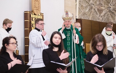 	Obchody w świątyni Matki Bożej Zwycięskiej.