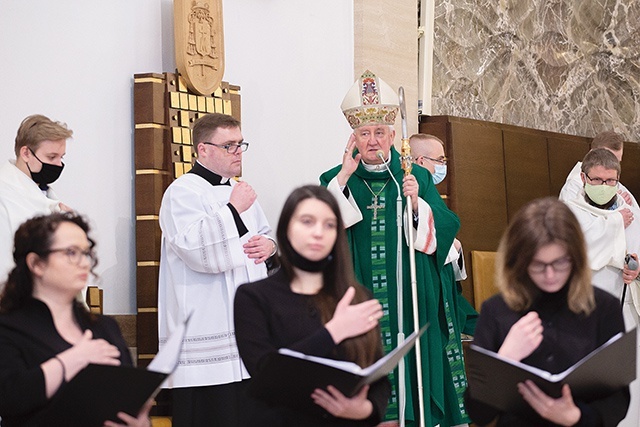 	Obchody w świątyni Matki Bożej Zwycięskiej.