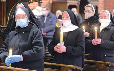 ▼	Podczas Eucharystii nastąpiło odnowienie ślubów zakonnych. 