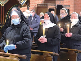 ▼	Podczas Eucharystii nastąpiło odnowienie ślubów zakonnych. 