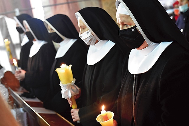 	Zgromadzenie Sióstr Franciszkanek Rodziny Maryi z Wałbrzycha.