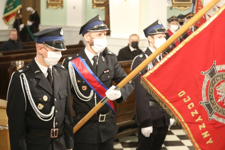 Ostatnie pożegnanie śp. ks. kan. Benedykta Fojcika w parafii Chrystusa Króla w Chybiu