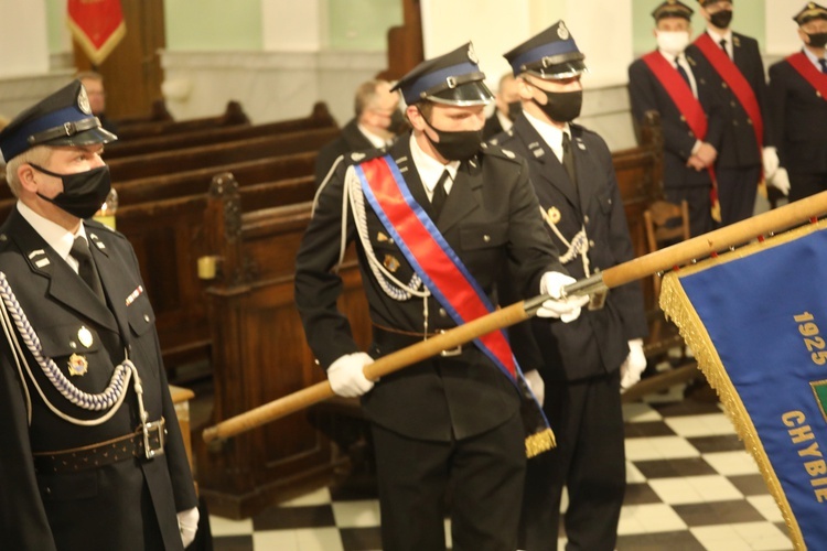 Ostatnie pożegnanie śp. ks. kan. Benedykta Fojcika w parafii Chrystusa Króla w Chybiu