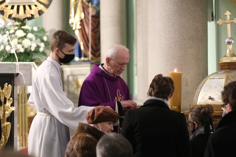 Ostatnie pożegnanie śp. ks. kan. Benedykta Fojcika w parafii Chrystusa Króla w Chybiu