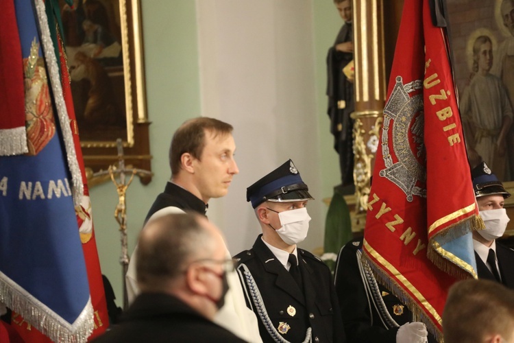 Ostatnie pożegnanie śp. ks. kan. Benedykta Fojcika w parafii Chrystusa Króla w Chybiu