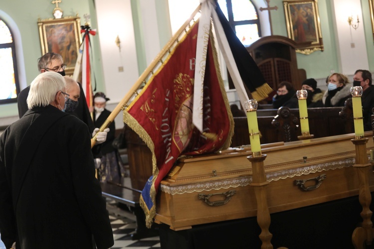 Ostatnie pożegnanie śp. ks. kan. Benedykta Fojcika w parafii Chrystusa Króla w Chybiu