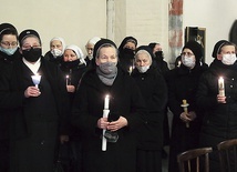 Obrzęd błogosławieństwa świec rozpoczął liturgię święta Ofiarowania Pańskiego.