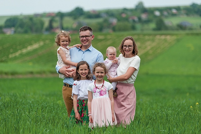 Dziewczynki pokazały nam czystą, bezinteresowną miłość, z którą dorośli często mają problem.