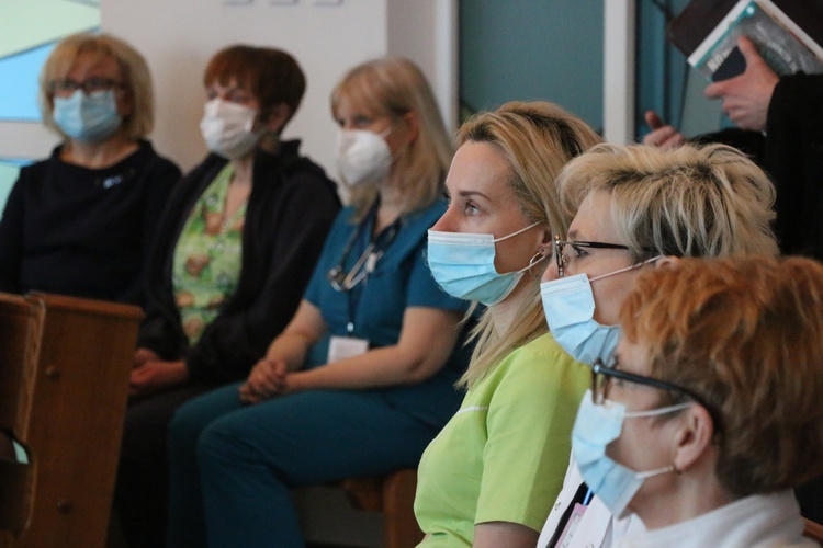 Chorzów. Spotkanie abp. Wiktora Skworca z przedstawicielami służby zdrowia